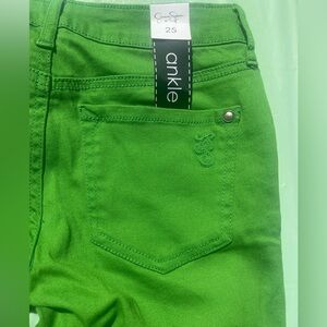 FOREVER SKINNY JESSICA SIMPSON STRETCHY BRITE GREEN JEANS SIZE 25
NEW WITH TAGS